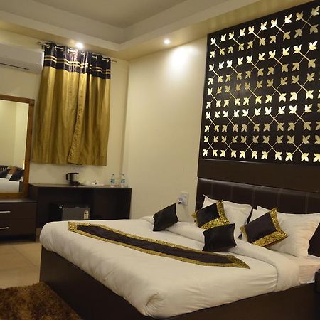 Red Orchid Hotel Meerut Kamer foto