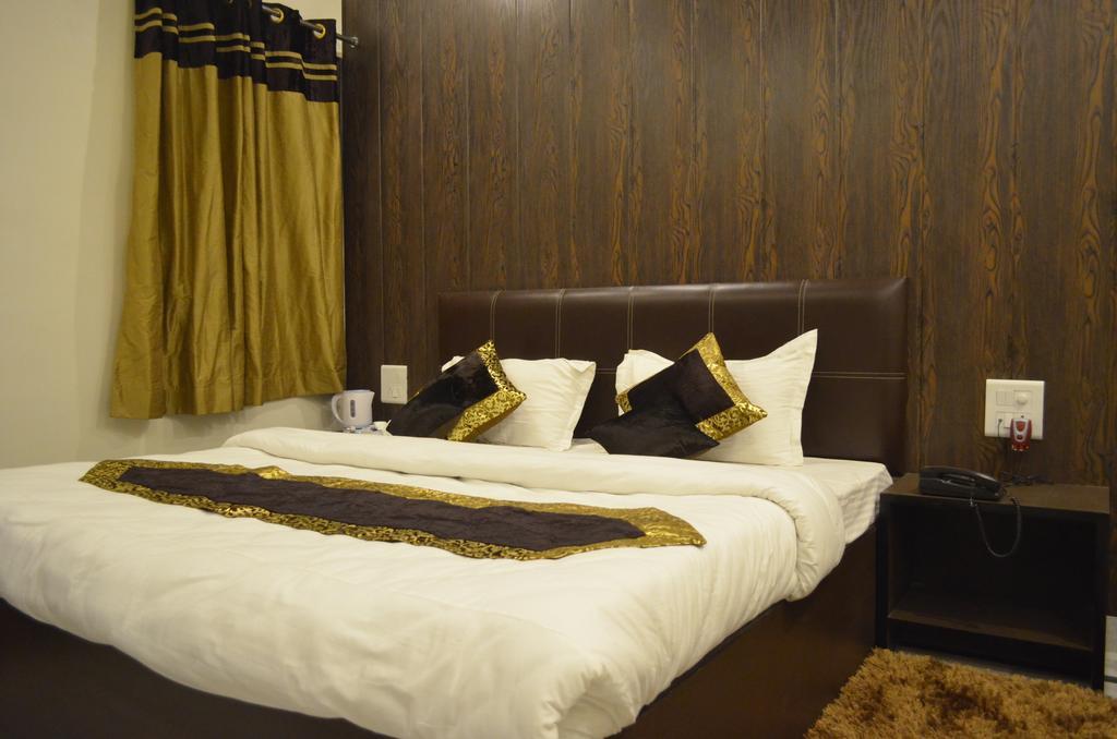Red Orchid Hotel Meerut Kamer foto