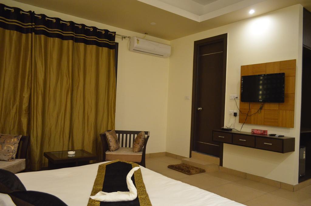 Red Orchid Hotel Meerut Buitenkant foto