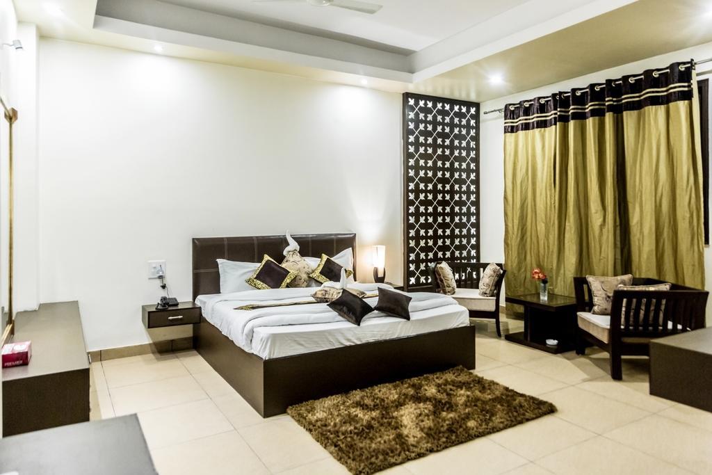Red Orchid Hotel Meerut Buitenkant foto