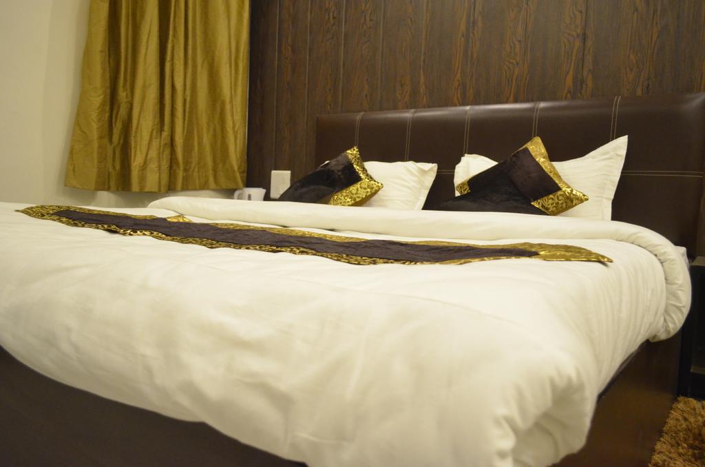 Red Orchid Hotel Meerut Kamer foto