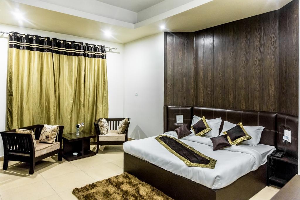 Red Orchid Hotel Meerut Buitenkant foto